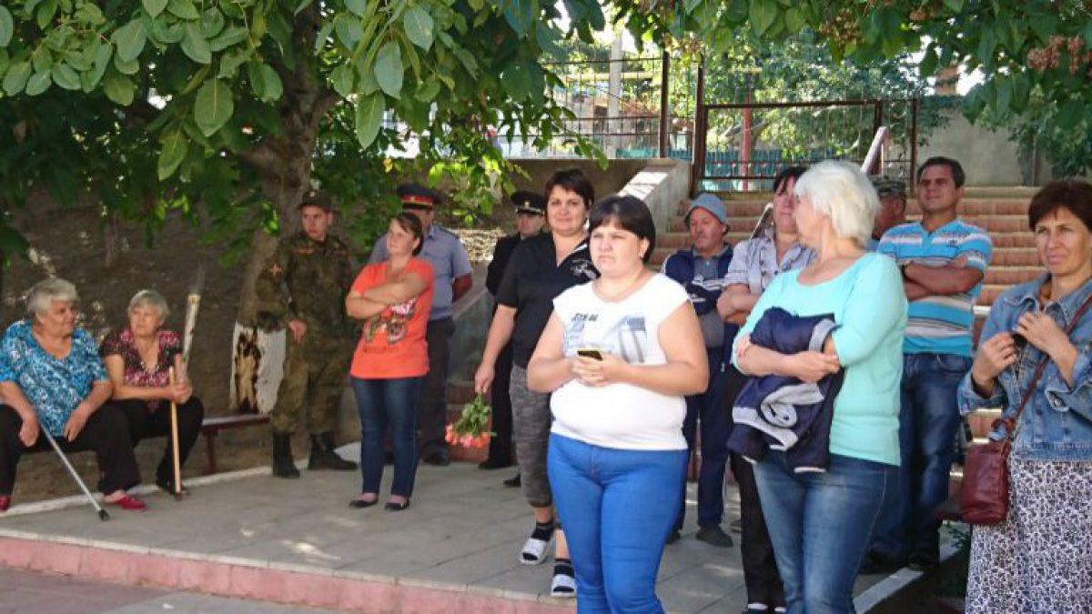 Directorii școlilor românești din Transnistria, avertizați la telefon să nu intoneze imnul sau să arboreze tricolorul