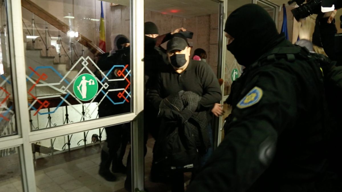 Directorul adjunct al ANP, bănuit de abuz în serviciu, se declară nevinovat. Rămâne în arest pentru 15 zile