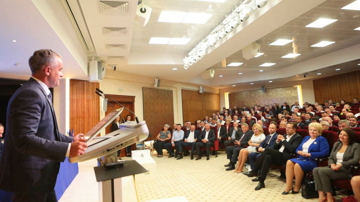 Munteanu compară discursul „pro-Moldova” al lui Plahotniuc cu tezele lui Dodon