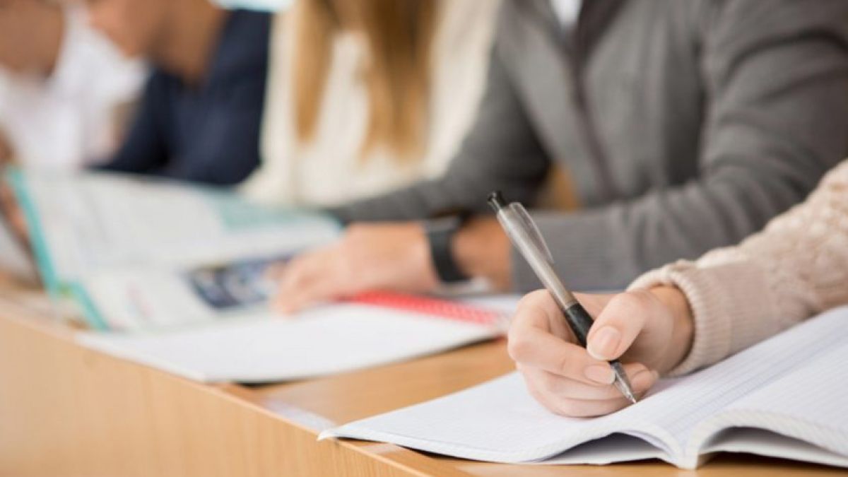 Cu distanță socială de patru metri. Cum vor avea loc examenele de BAC pentru restanțieri