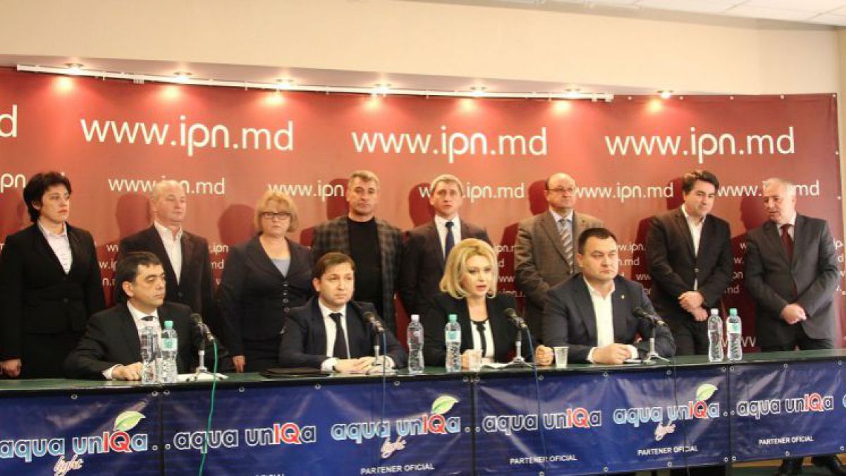 „Divorțul politic” al celor 14 ex-comuniști, „oficializat” în Parlament