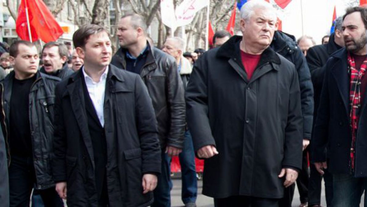 DOC. Artur Reșetnicov i-a adresat o scrisoare deschisă lui Voronin, în care relevă „păcatele” liderului PCRM