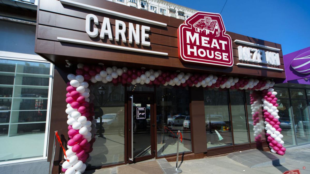 DOC. Meat-House reacționează la scandalul mezelurilor alterate și prezintă documente: Noi nu mai fabricăm produsele din imagini