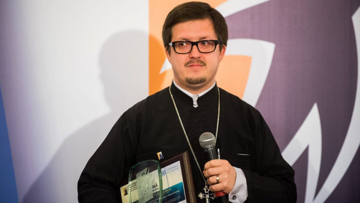 DOC. Preotul Maxim Melinti, oprit de Mitropolie să mai oficieze slujbe bisericești