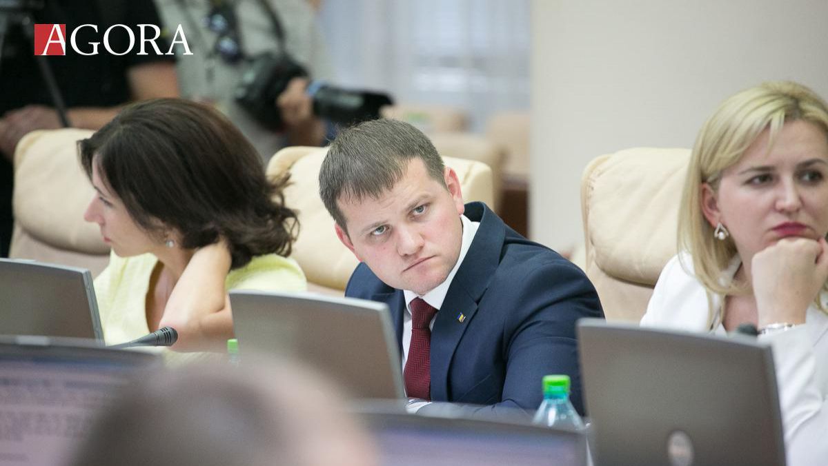 DOC. Valeriu Munteanu și-a depus cererea de demisie din funcția de ministru: Nu deschideți șampania, lupta continuă