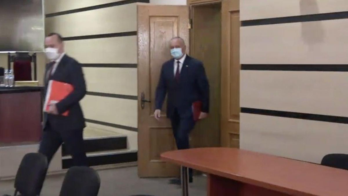OFICIAL. Dodon candidează pentru al doilea mandat. A venit să-și înregistreze grupul de inițiativă (LIVE)
