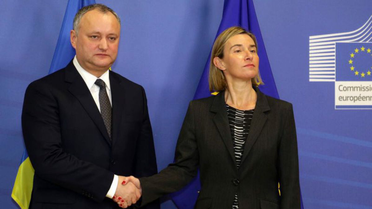 FOTO. Dodon la Bruxelles. Internauții au ironizat pe seama limbajului non-verbal