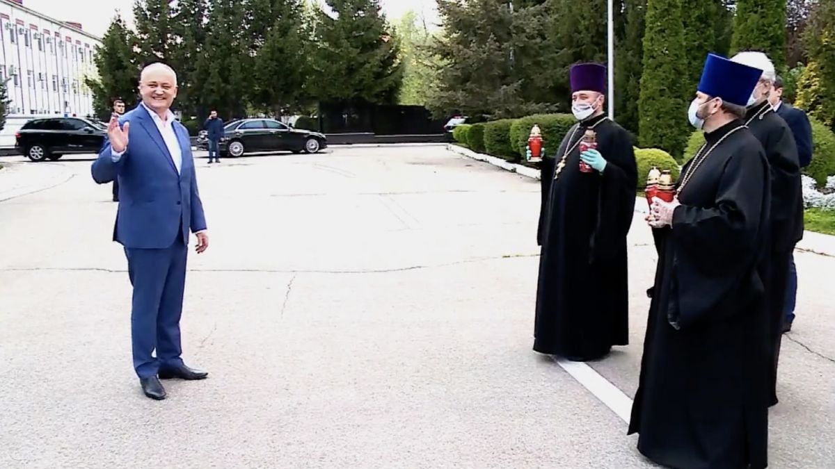 Dodon le dă asigurări preoților că nu o să fie amendați (FOCUS)