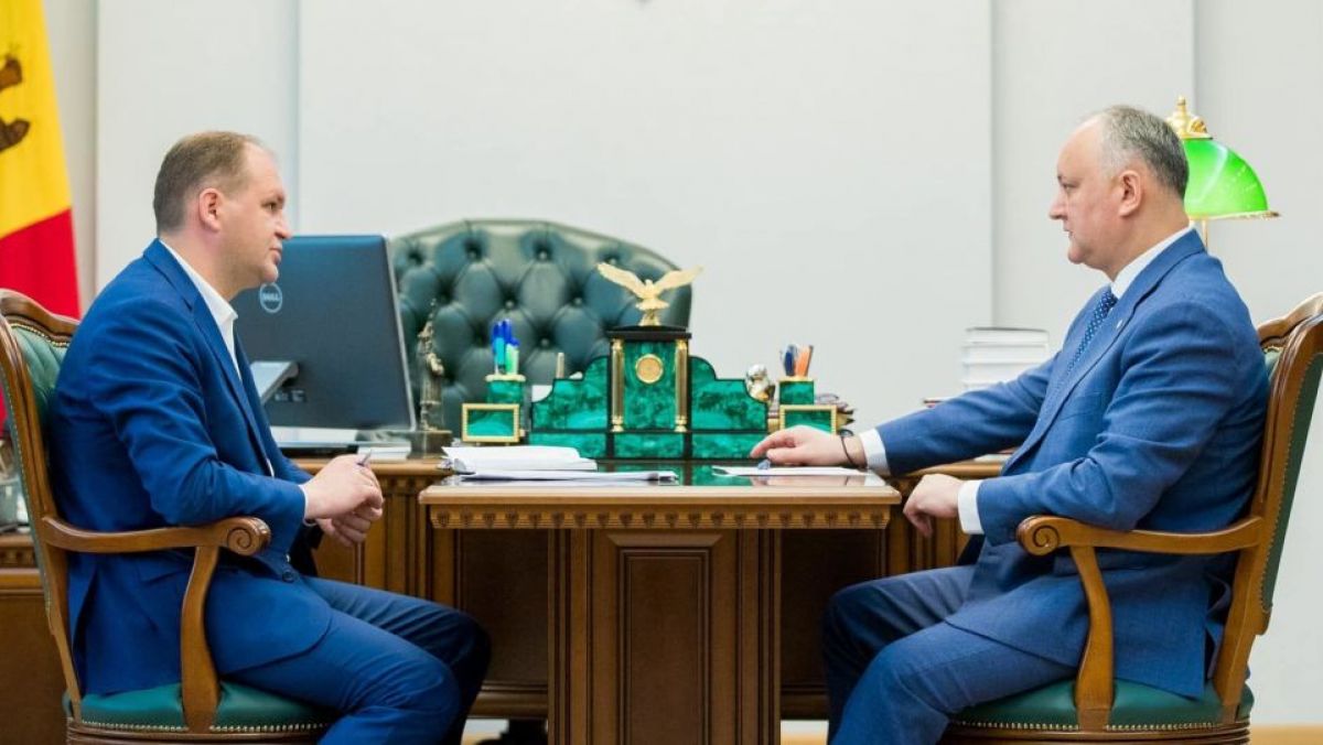 Dodon și Ceban se spală pe mâini de ceremonia de sub pod. Președintele spune că nu știe despre ce este vorba, iar primarul - că nu el decide