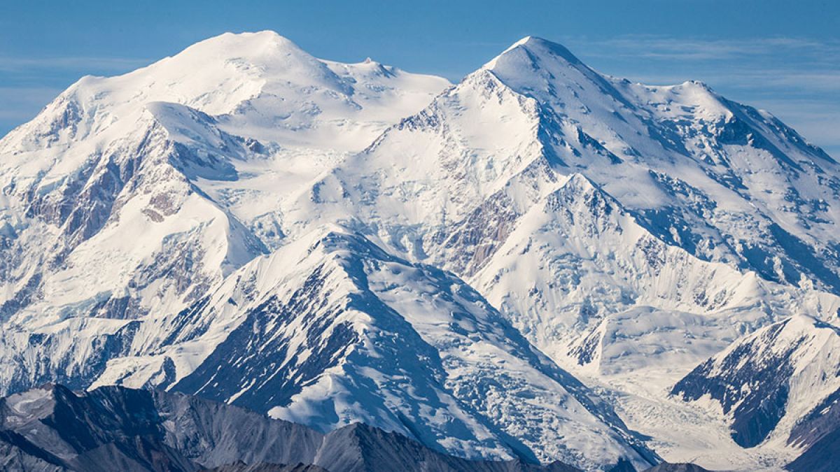 Doi alpiniști moldoveni sunt dați în căutare după ce s-au aventurat într-o expediție în munții din Georgia