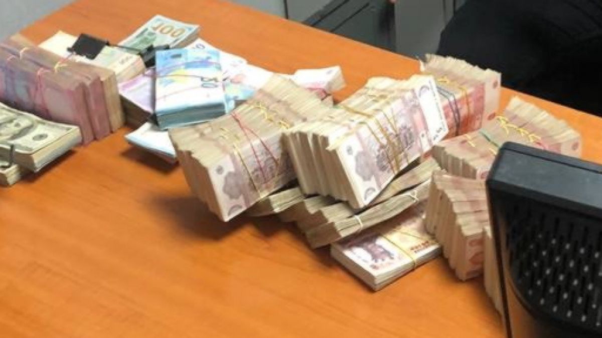 Doi bărbați din Bălți, cercetați pentru că ar fi deschis un schimb valutar într-un apartament. Prejudiciul estimat se ridică la două milioane de lei