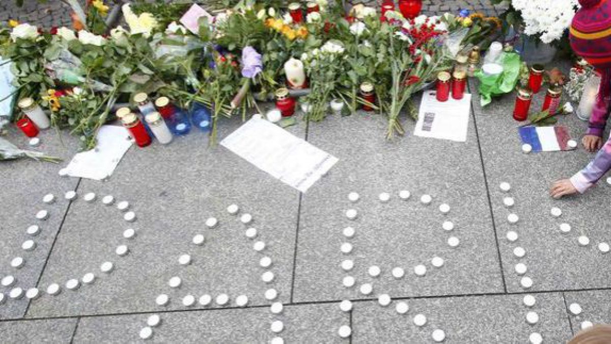 Doi români, morți în atentatele de la Paris