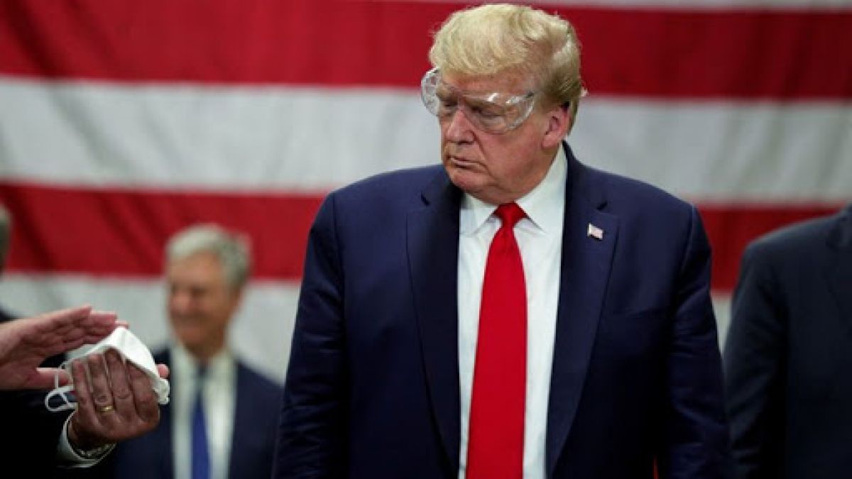 Donald Trump, întrebat de reporteri de ce nu poartă mască: Nu am vrut să dau presei satisfacția de a mă vedea cu ea (VIDEO)