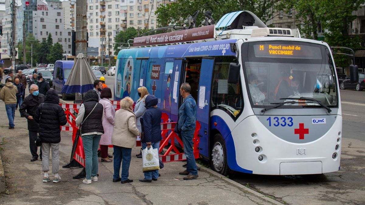 Vrei să te vaccinezi? Vezi unde vor staționa miercuri punctele mobile de imunizare anti-COVID