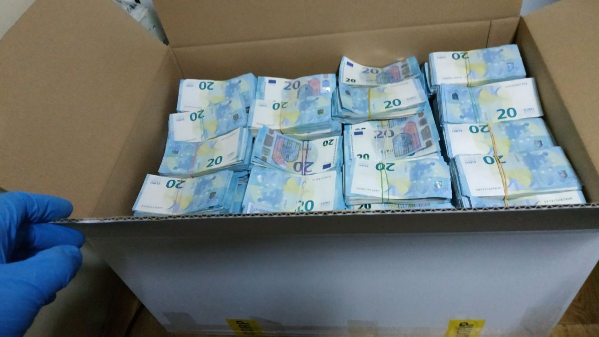 Dosarul celor 1,6 milioane de euro confiscate la vama Leușeni: Șoferul camionului, condamnat la trei ani de închisoare
