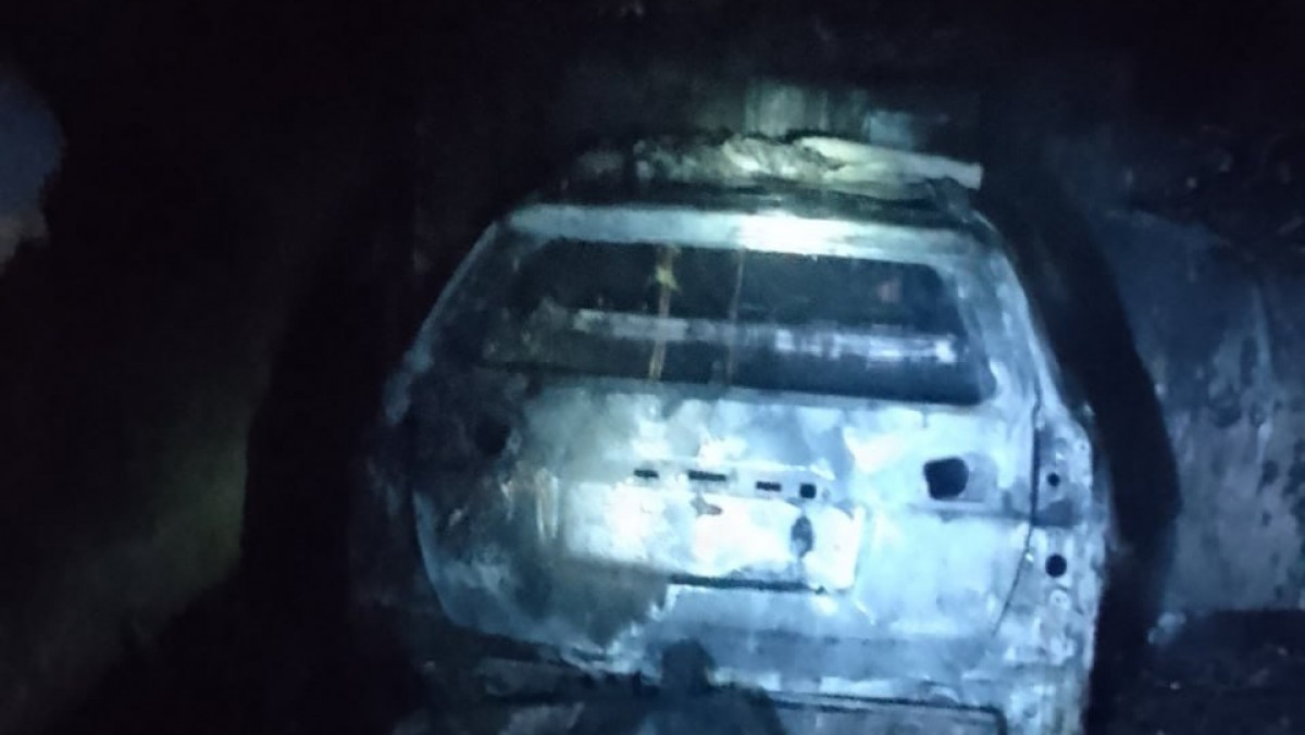 Două automobile, incendiate în orele nopții la Cahul și Chișinău. Intervenția pompierilor (FOTO)