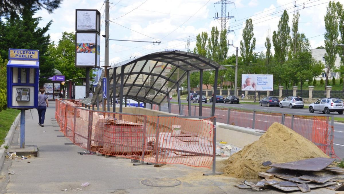 Două din cele patru scări de acces spre trecerea subterană de pe Viaduct, aproape gata (FOTO)