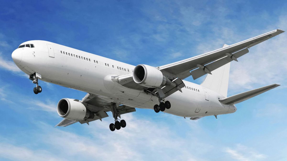 Două persoane au deturnat un avion ce zbura spre Malta și amenință că-l aruncă în aer