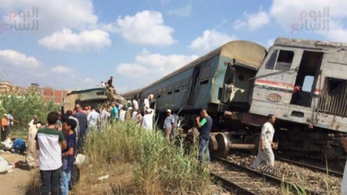 Două trenuri de pasageri s-au ciocnit în Egipt. 21 de persoane și-au pierdut viața
