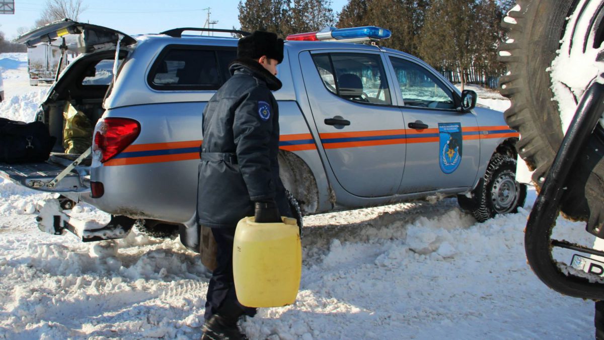 Drumuri greu practicabile în 50 de localități ale țării