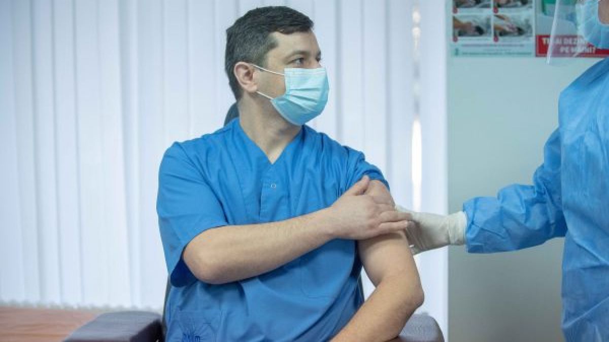 După vaccinare, morbiditatea s-a redus cu 85,7% în rândul medicilor din spitalele municipale și republicane