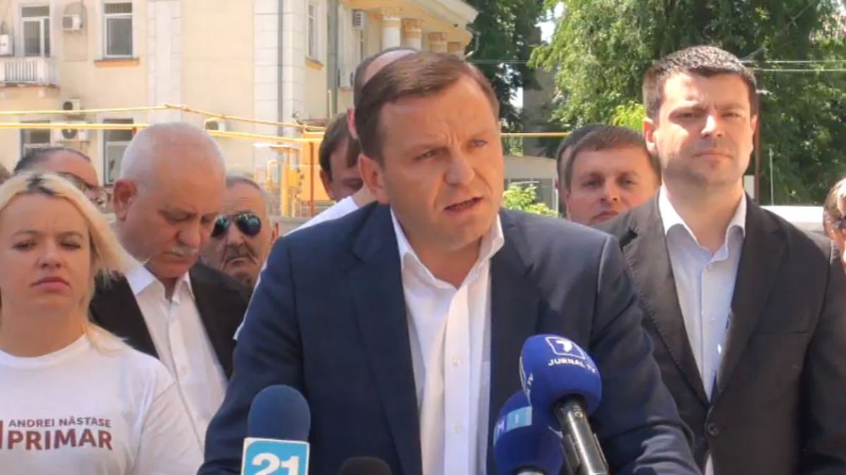 „E devreme să ne învârtim în jurul Arcului de Triumf”. Năstase crede că invitațiile lui Ceban sunt un „circ”