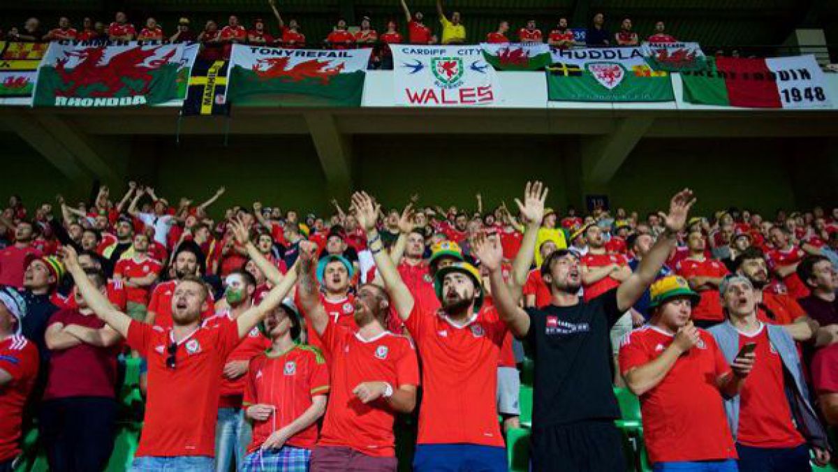 „E un chin, nu avem ce vedea”. Unii fani galezi, dezamăgiți de ce poate oferi Moldova. Alții s-au arătat încântați