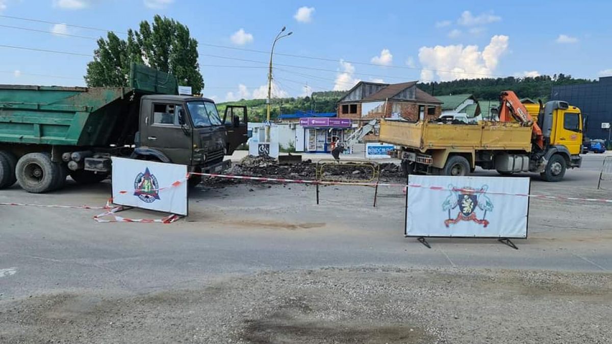 Edilul de Hâncești îi îndeamnă pe locuitori să se adreseze celor pe care i-au votat, pentru a avea străzi reparate