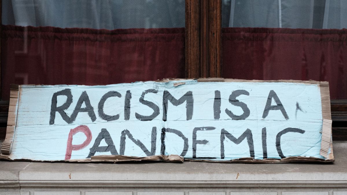 EDITORIAL: Rasismul este o altă față hidoasă a războiului