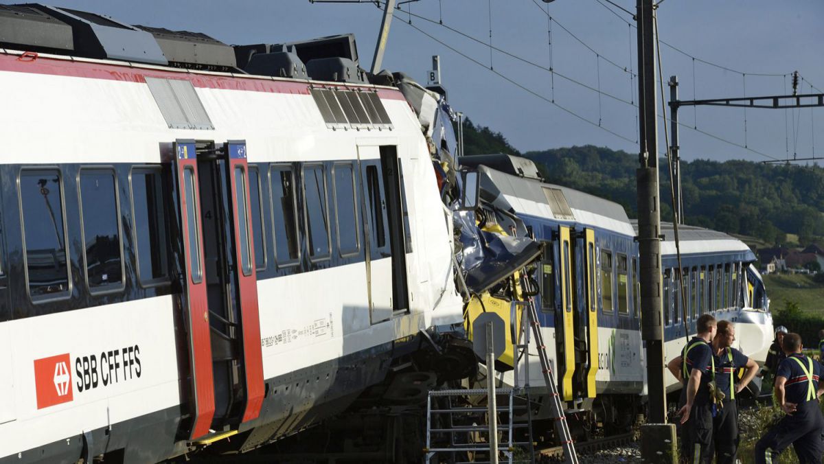 Elveția: Cel puțin 27 de răniți în urma ciocnirii a două trenuri