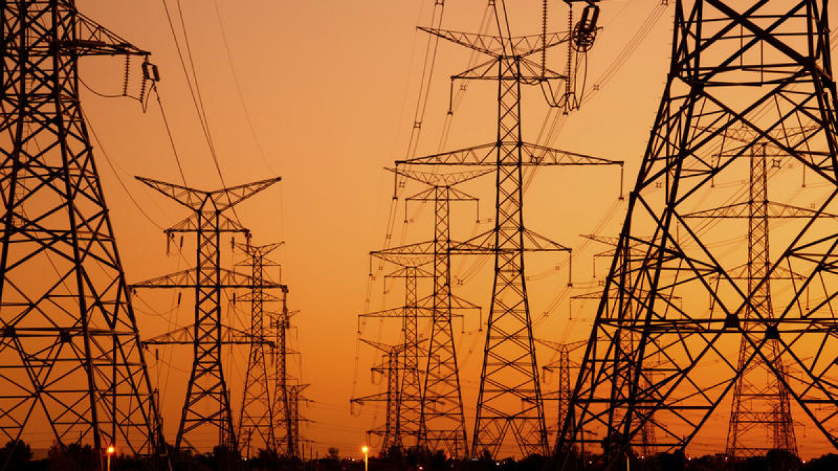 Energocom a semnat un contract de achiziție a 30% din necesarul de curent electric pentru luna mai