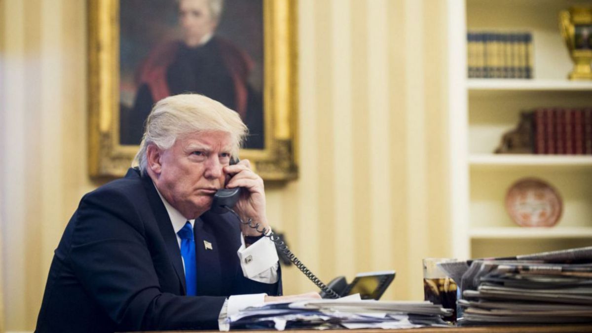 „Este o insultă la adresa noastră”. Casa Albă refuză să confirme faptul că Trump înregistrează apelurile telefonice