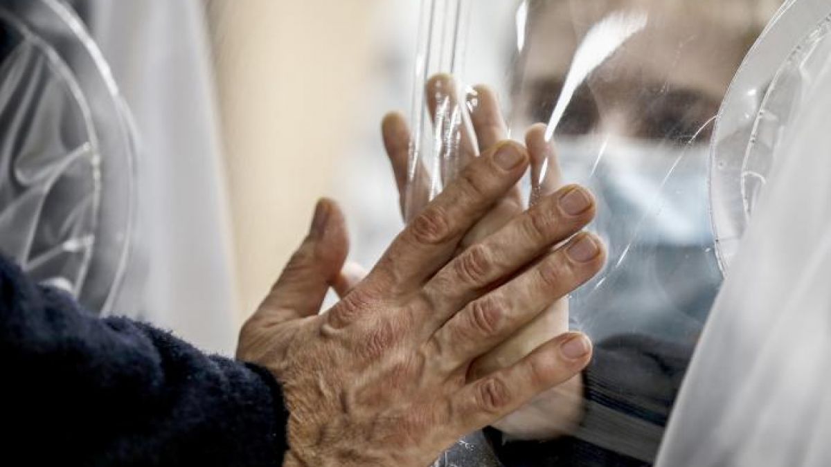 Estimările specialiștilor: Pandemia COVID-19 s-ar putea încheia în 2022
