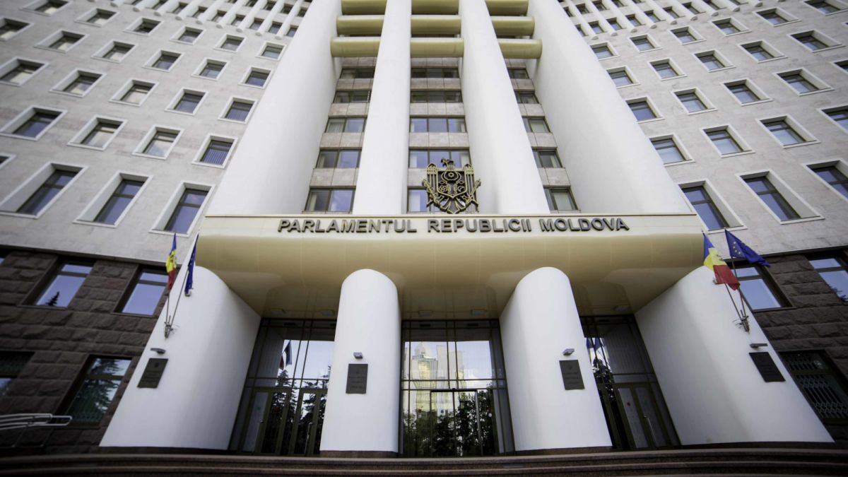 „Eu nu cred în coronavirus”. Ce spun deputații despre SMS-ul Guvernului care preîntâmpina moldovenii cu privire la infecție (VIDEO)