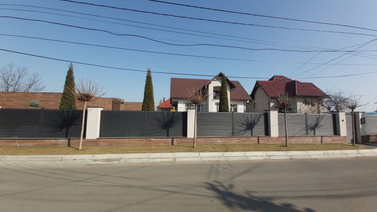 Ex-directorul SIS, condamnat în dosarul expulzării profesorilor turci, locuiește într-un imobil de lux și conduce un bolid. Nu şi-a declarat niciodată averea