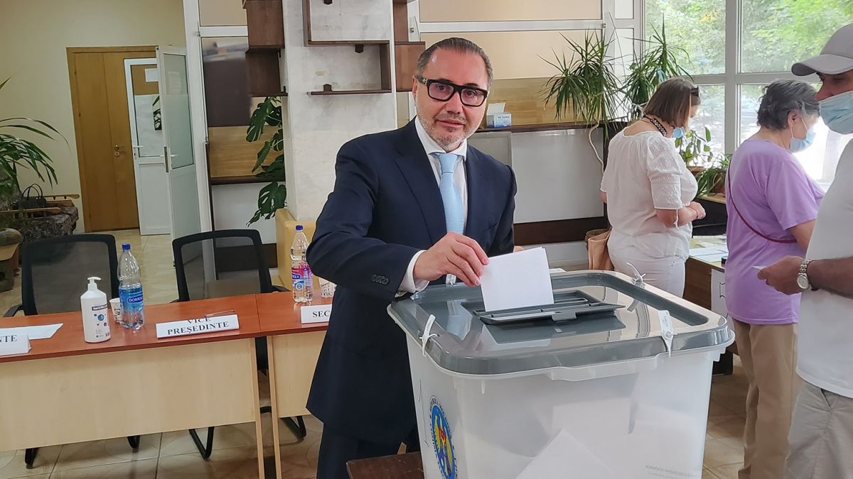 Exclus din lista Partidului NOI pentru că nu ar avea cetățenie moldovenească, Cristian Rizea ar fi reușit, totuși, să voteze. CEC: Nu i s-a bifat participarea (VIDEO)