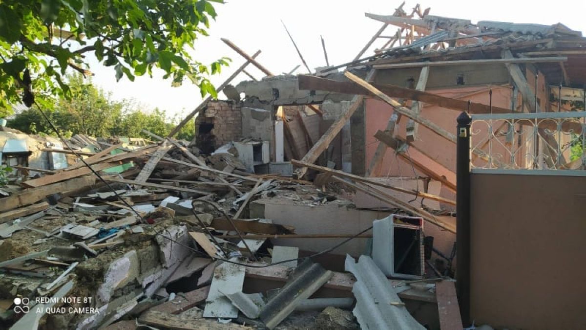 Explozie într-o casă de locuit din raionul Nisporeni. Un bărbat de 60 de ani a fost scos de sub dărâmături (FOTO)