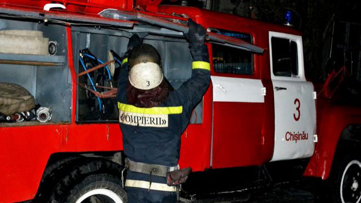 VIDEO. Explozie într-o clădire din apropierea Pieței Centrale: 20 de persoane au fost transportate la spital