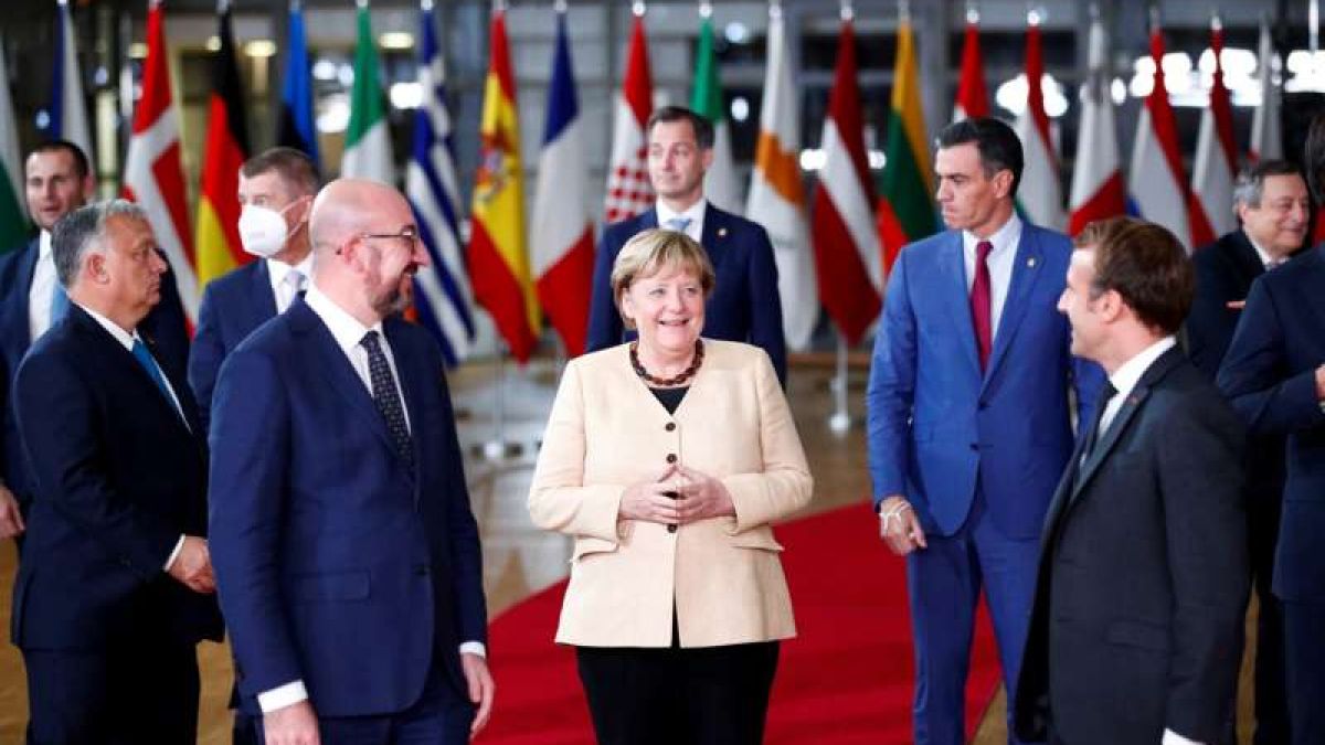 „Fără Angela sunt ca Roma fără Vatican sau Parisul fără Turnul Eiffel”. Cancelara germană, ovaționată de liderii europeni la ultimul său summit