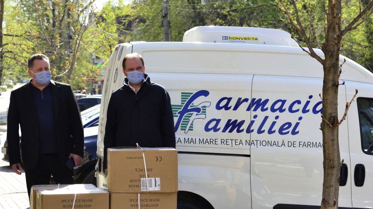 50.000 de măști și medicamente de producție franceză, donate de Farmacia Familiei și Dita EstFarm instituțiilor antrenate în lupta cu COVID-19