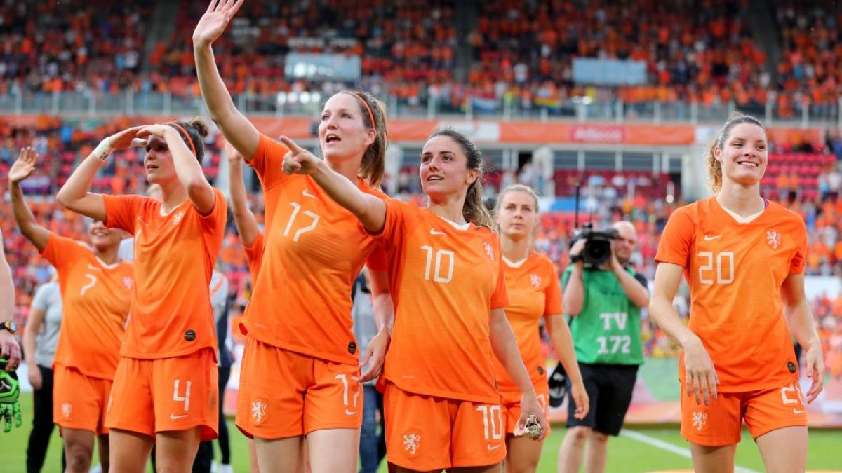 Federația Olandeză va permite pentru prima dată unei femei să evolueze într-o echipă de bărbați