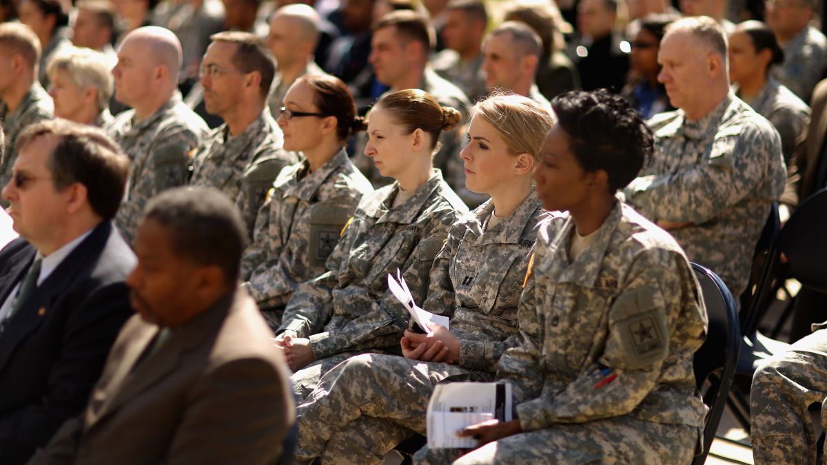Femei din forțele armate ale SUA au protestat în fața Pentagonului. Ce le-a cauzat nemulțumirea