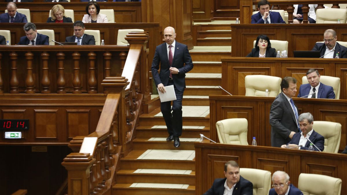Filip: „Noi construim fundamentul dezvoltării unei țări”. Deputat: „Mă tem că oamenii nu vor ajunge să vadă casa”