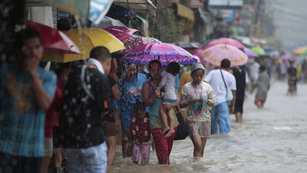 Filipine: Cel puțin 5 persoane ucise și peste 70.000 strămutate în urma ploilor musonice