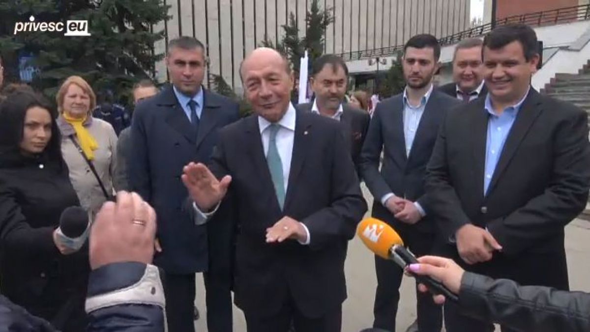 FOCUS. Băsescu, luat la întrebări de o bălțeancă: „Luați la voi, la Rumânia, pe Plahatniuc. El nouă nu trebu”