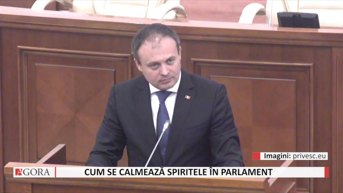 FOCUS. Candu le explică tinerilor cum reușește să calmeze spiritele în Parlament: Le închid microfoanele la toți
