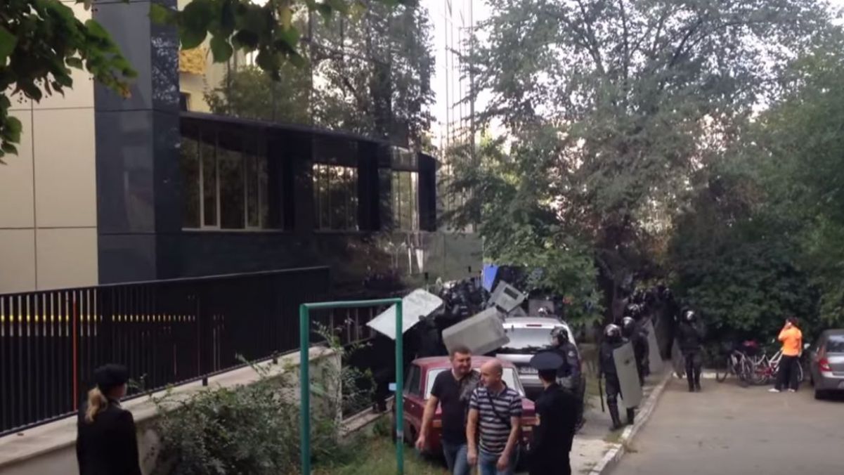 FOCUS. Cum au reușit polițiștii să ajungă la timp pentru a proteja sediul GBC