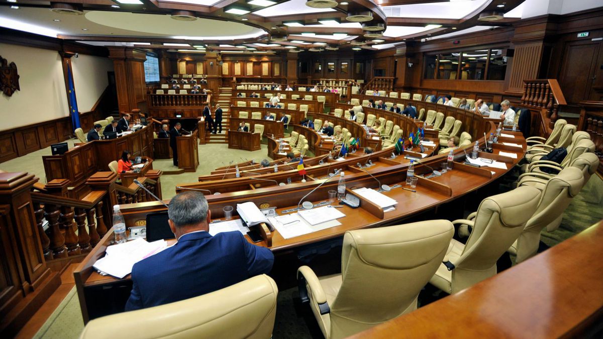 FOCUS. „Dumnezeu de sus ne privește”. Cum încearcă deputații să obțină răspunsuri sincere în Parlament