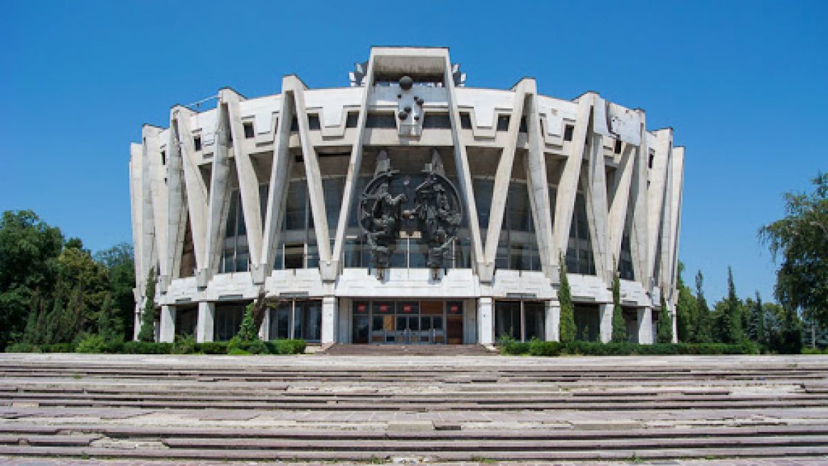 Forfotă la circul din capitală. Doi minori le-au spus polițiștilor că pe acoperiș este o bombă
