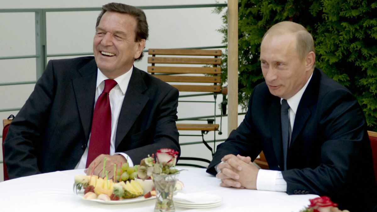 Fost cancelar german, numit în fruntea celei mai mari companii petroliere din Rusia - Rosneft